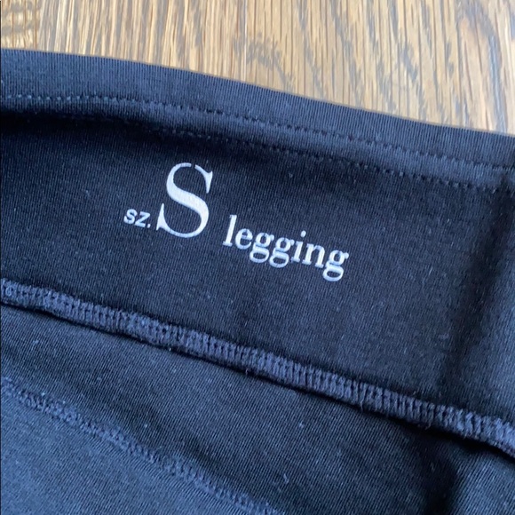 Preowned Ann Taylor Loft Black Leggings, sz Small - Picture 2 of 4